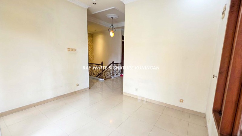 Dijual Rumah Tinggal 2 Lantai di Tebet Barat Dalam