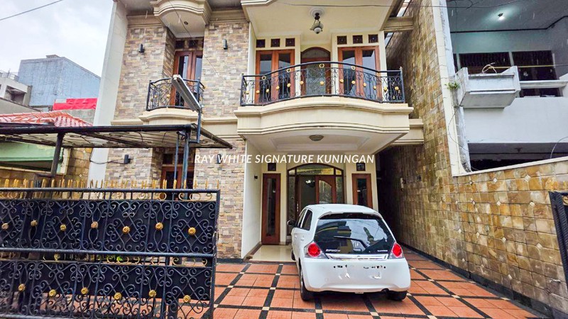 Dijual Rumah Tinggal 2 Lantai di Tebet Barat Dalam