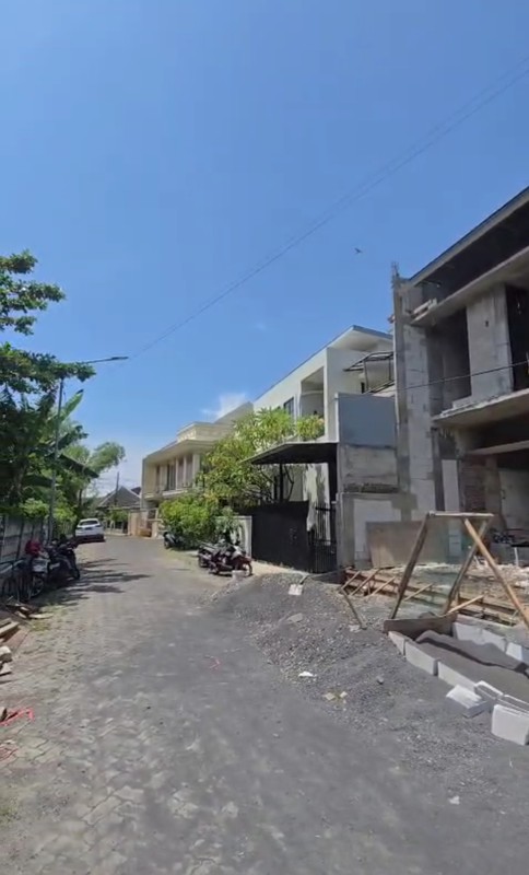 MURAH Dijual Rumah Baru di Panjang Jiwo Permai STRATEGOS dekat Raya Panjang Jiwo , Tenggilis Mejoyo , UBAYA