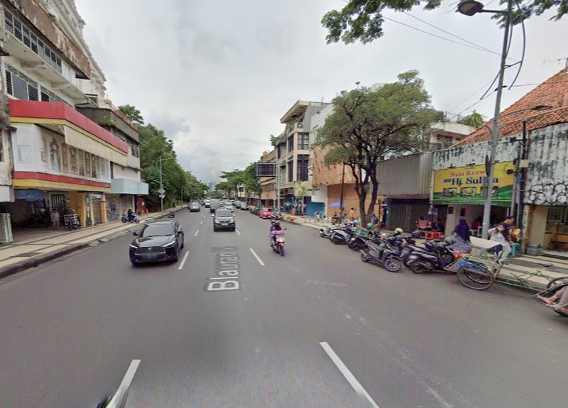 RUKO PUSAT KOTA DI JALAN BLAURAN SURABAYA , HARGA UNDER PASAR JAUH