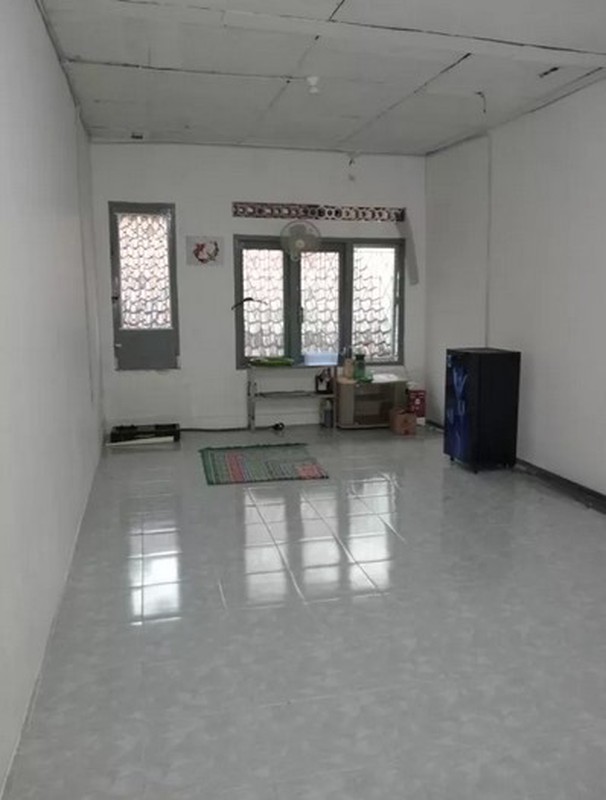 RUKO PUSAT KOTA DI JALAN BLAURAN SURABAYA , HARGA UNDER PASAR JAUH