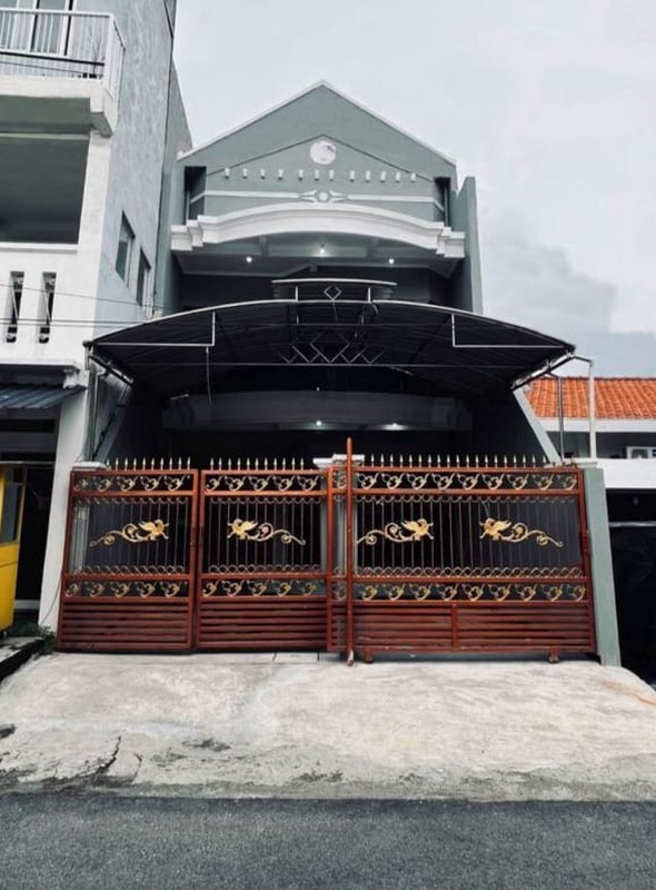 RUMAH BAGUS 2 LANTAI DI NGAGEL WASANA SURABAYA