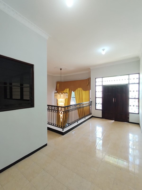 RUMAH BAGUS 2 LANTAI DI NGAGEL WASANA SURABAYA