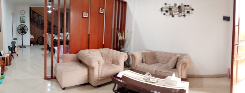 RUMAH MEWAH DAN STRATEGIS DI GRAND SERPONG, SERUA, TANGERANG SELATAN