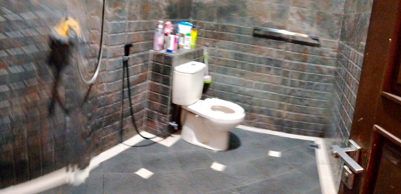 RUMAH MEWAH DAN STRATEGIS DI GRAND SERPONG, SERUA, TANGERANG SELATAN