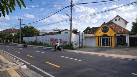 Dijual tanah pekarangan + izin  Hotel bintang 4 dgn izin IMB 7 lantai. Lokasi jln.Munggur Demangan Kodya Yogyakarta.