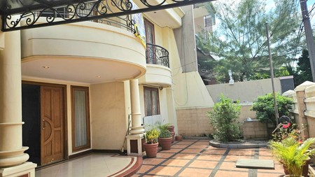 Rumah luas di Janur Kuning, Kelapa Gading. Rapih terawat, Siap huni