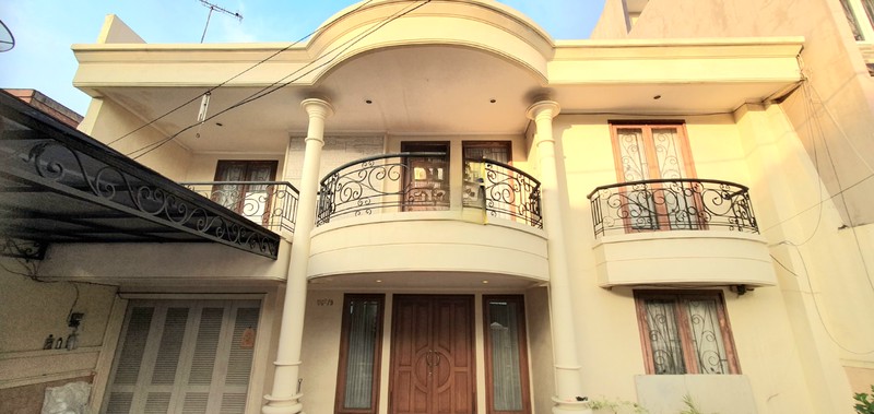 Rumah luas di Janur Kuning, Kelapa Gading. Rapih terawat, Siap huni