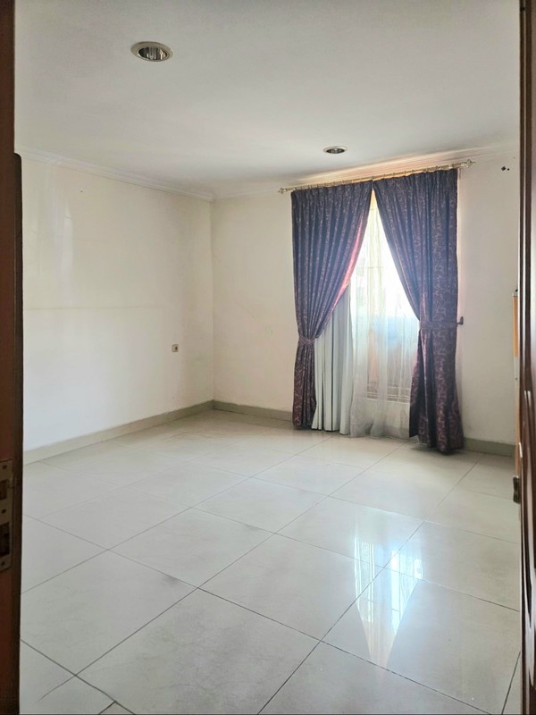 Rumah luas di Janur Kuning, Kelapa Gading. Rapih terawat, Siap huni