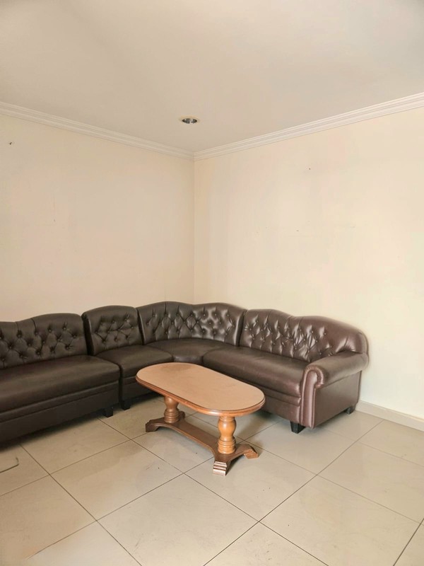 Rumah luas di Janur Kuning, Kelapa Gading. Rapih terawat, Siap huni