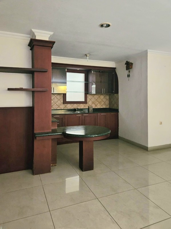 Rumah luas di Janur Kuning, Kelapa Gading. Rapih terawat, Siap huni