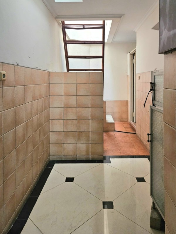 Rumah luas di Janur Kuning, Kelapa Gading. Rapih terawat, Siap huni