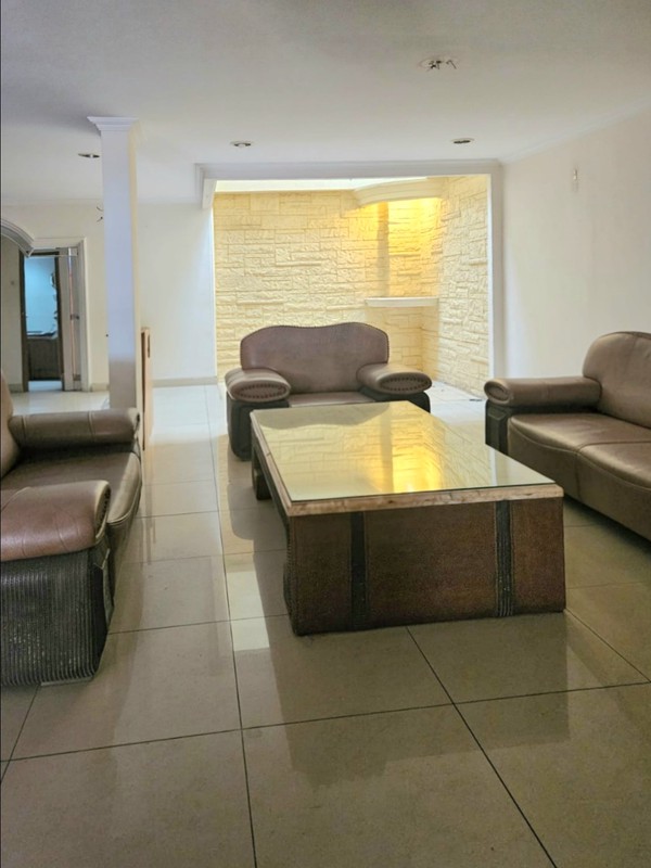 Rumah luas di Janur Kuning, Kelapa Gading. Rapih terawat, Siap huni