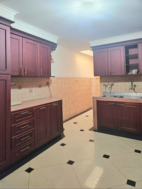 Rumah luas di Janur Kuning, Kelapa Gading. Rapih terawat, Siap huni