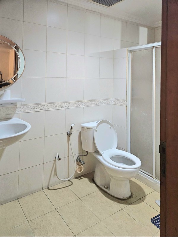 Rumah luas di Janur Kuning, Kelapa Gading. Rapih terawat, Siap huni