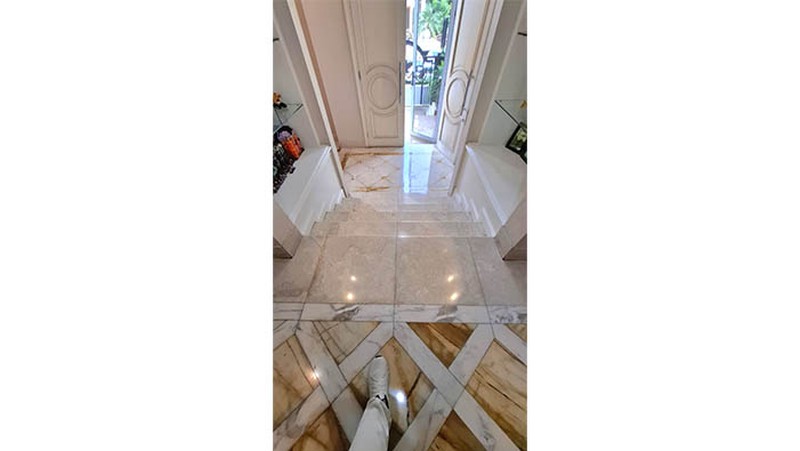 Rumah Villa Gading Indah, Kelapa Gading, Lantai marmer, semi furnish