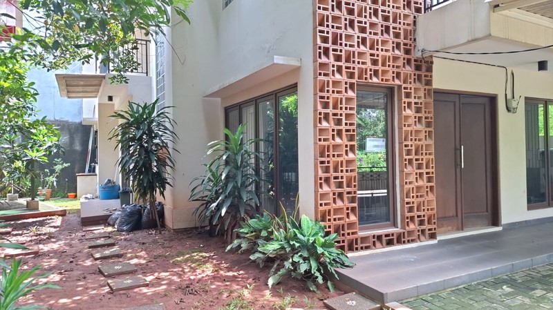 Rumah Hoek Kelapa Hibrida, Kelapa Gading