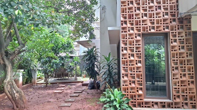 Rumah Hoek Kelapa Hibrida, Kelapa Gading