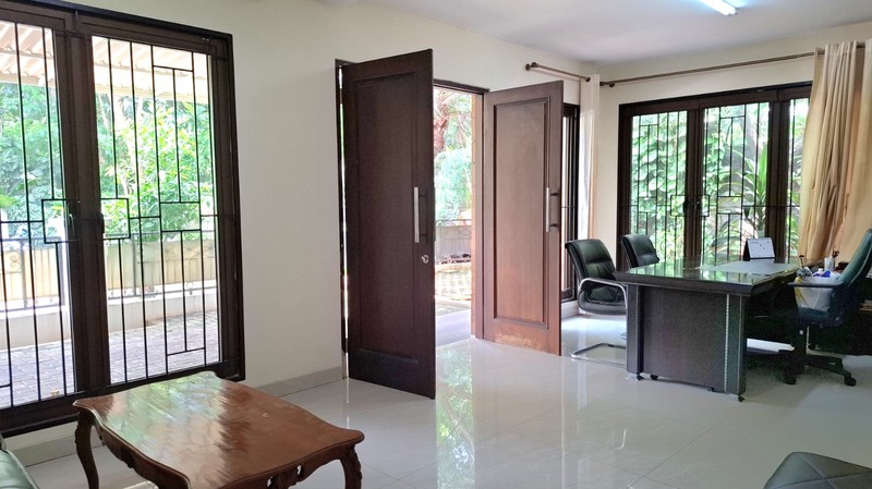 Rumah Hoek Kelapa Hibrida, Kelapa Gading