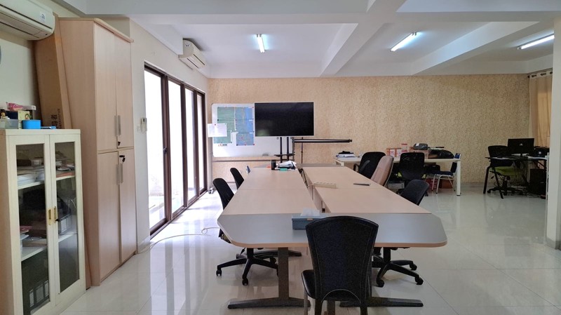 Rumah Hoek Kelapa Hibrida, Kelapa Gading