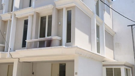 DIJUAL CEPAT RUMAH BARU GRESS NEW TOWNHOUSE 3 LANTAI DHARMAHUSADA INDAH BARAT SURABAYA