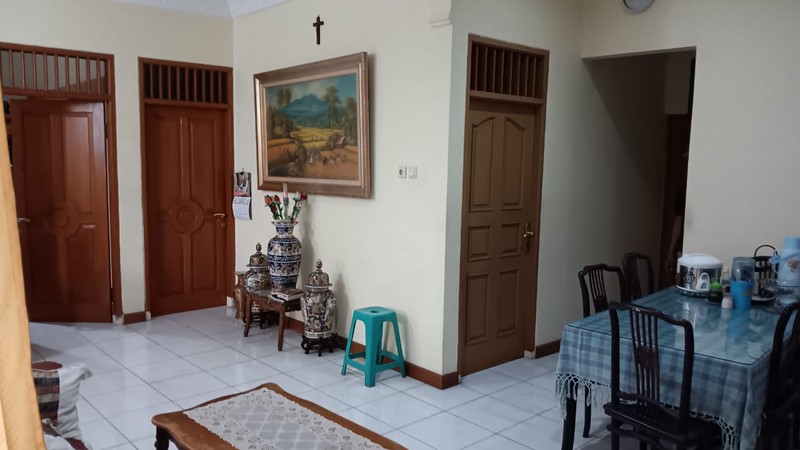 DIJUAL RUMAH 2 LT SIAP HUNI DI DAERAH BINTARO