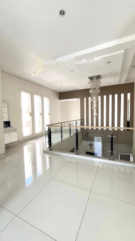 DIJUAL CEPAT RUMAH 2 LANTAI MINIMALIS CITRALAND UTAMA SOMERSET SURABAYA