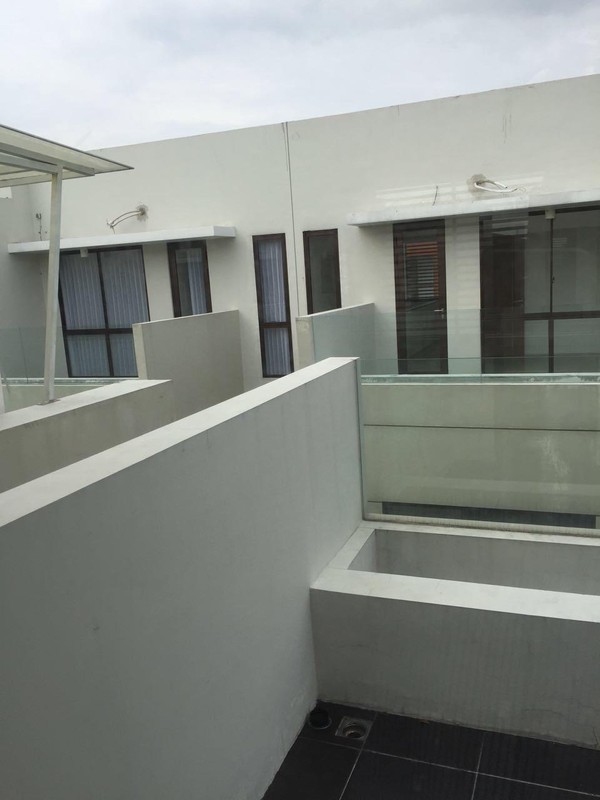  Dijual  Disewakan Rumah Hook Garden Ville Graha Natura Surabaya Barat (Tipe Celandine)  