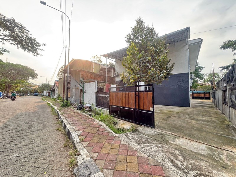 Rumah Kos + Gudang Multiusaha Strategis di Karawaci Cocok untuk Investasi