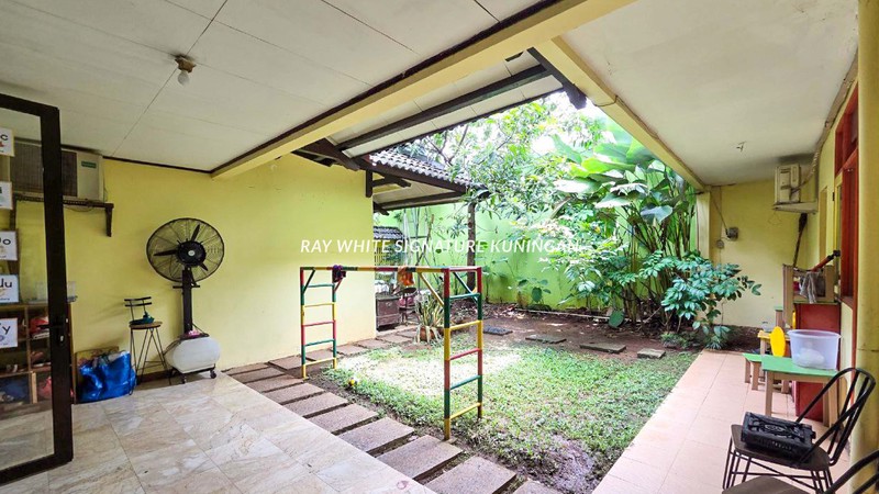 Dijual Tanah dan Bangunan Cocok Untuk Usaha di Kemang Pratama Raya