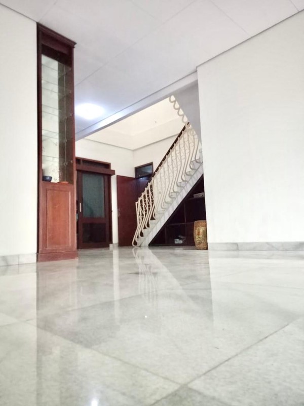 Rumah Bagus Di Jl Danau Limboto Bendungan Hilir Jakarta Pusat