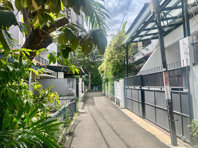 Rumah lama hitung tanah lokasi kebayoran baru jl sinabung 