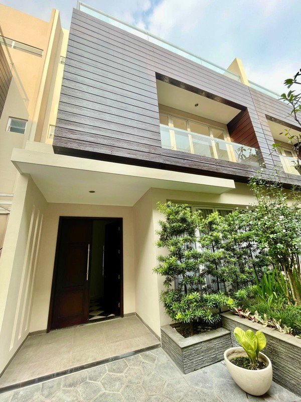 Modern Townhouse furnish with private pool perfect for expatriates kemang jakarta selatan 