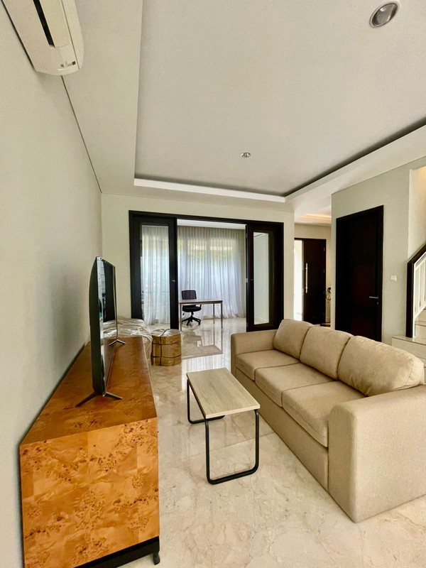 Modern Townhouse furnish with private pool perfect for expatriates kemang jakarta selatan 