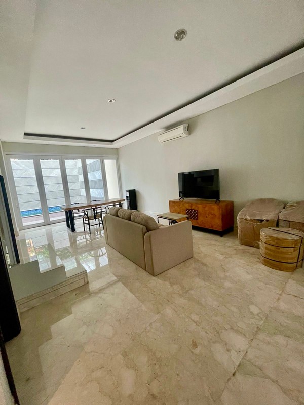 Modern Townhouse furnish with private pool perfect for expatriates kemang jakarta selatan 