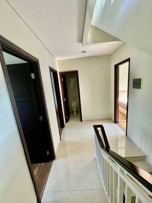 Modern Townhouse furnish with private pool perfect for expatriates kemang jakarta selatan 