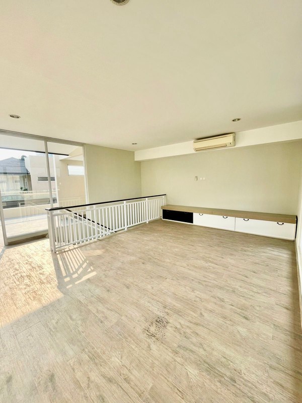 Modern Townhouse furnish with private pool perfect for expatriates kemang jakarta selatan 