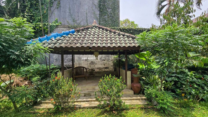 Rumah Siap Huni dengan Luas 1,031 meter di Lebak Bulus