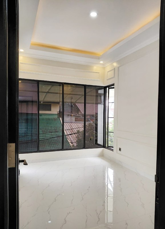 Rumah Cantik di Griya Loka BSD - Dekat Pasar Modern & Tol