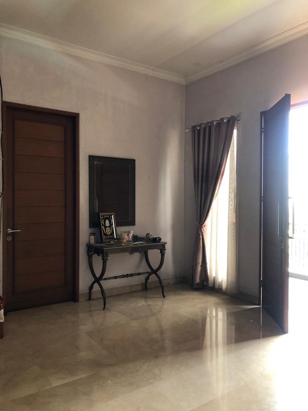 Rumah 3 Lantai Luas 1100M2 di Setiabudi Komersil Super Strategis