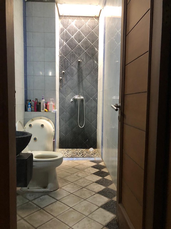 Rumah 3 Lantai Luas 1100M2 di Setiabudi Komersil Super Strategis