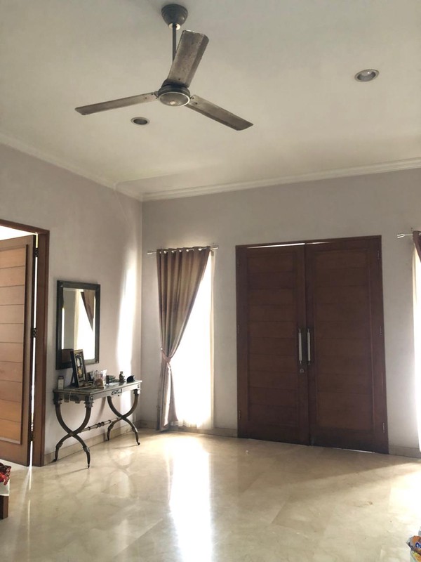 Rumah 3 Lantai Luas 1100M2 di Setiabudi Komersil Super Strategis