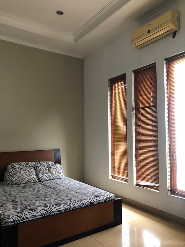 Rumah 3 Lantai Luas 1100M2 di Setiabudi Komersil Super Strategis