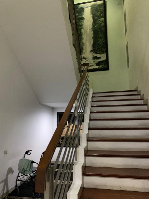 Rumah 3 Lantai Luas 1100M2 di Setiabudi Komersil Super Strategis