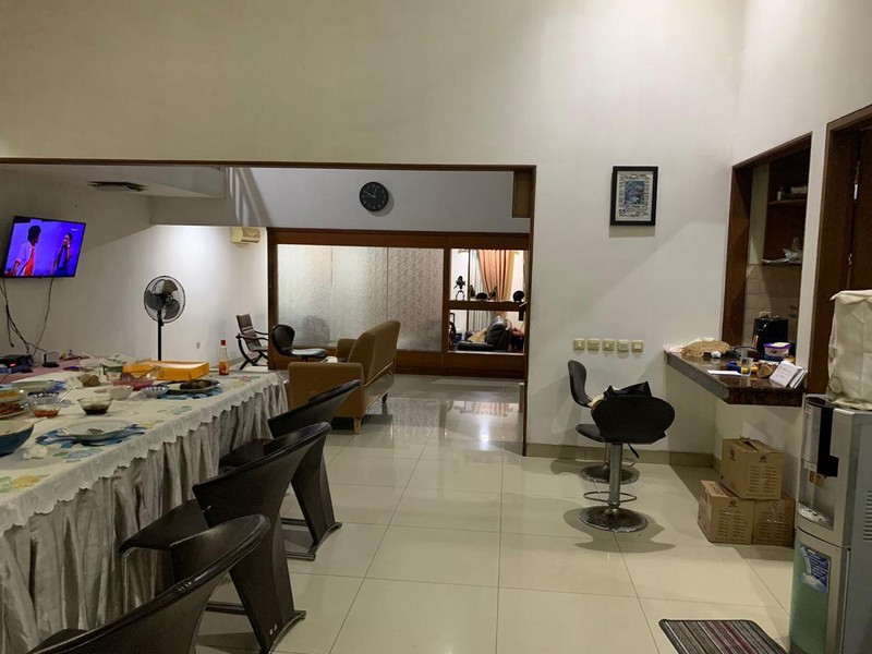 Rumah 3 Lantai Luas 1100M2 di Setiabudi Komersil Super Strategis