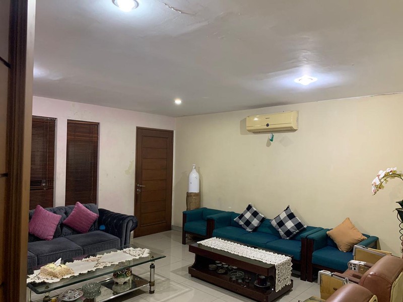 Rumah 3 Lantai Luas 1100M2 di Setiabudi Komersil Super Strategis