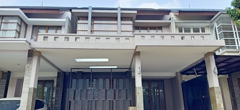 Rumah minimalis siap huni di bintaro.