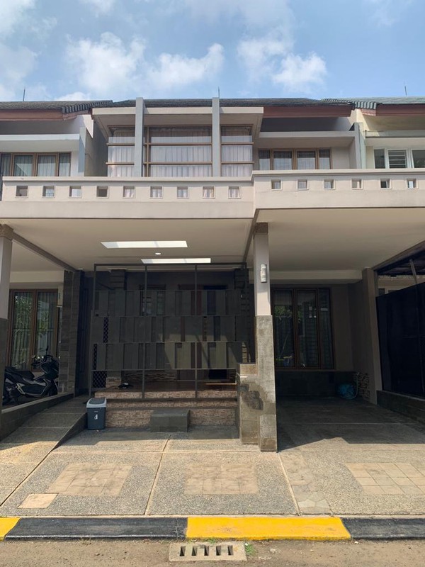 Rumah minimalis siap huni di bintaro.