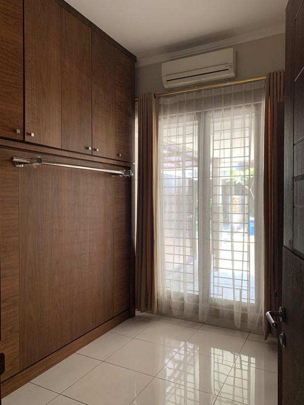 Rumah minimalis siap huni di bintaro.