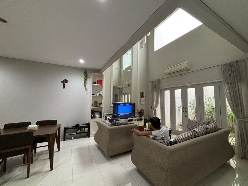 Rumah Cantik 2 Lantai di Raffles Hills Cibubur 